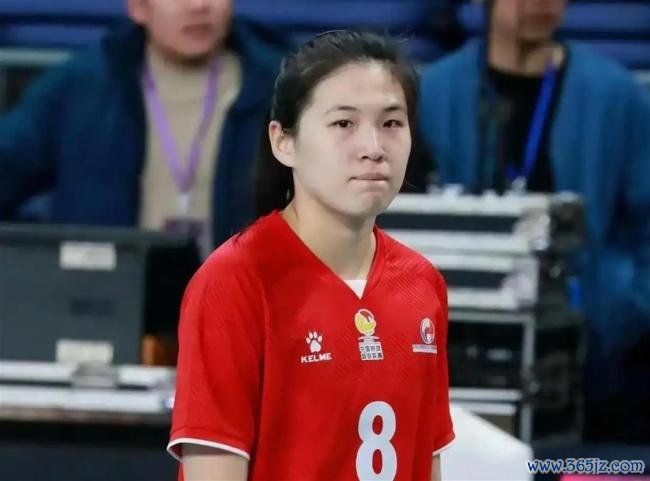 总决赛14人名单引热议！二传变阵、四副攻争议，对阵美国暗藏变数 解盛钰李晨瑄成关键